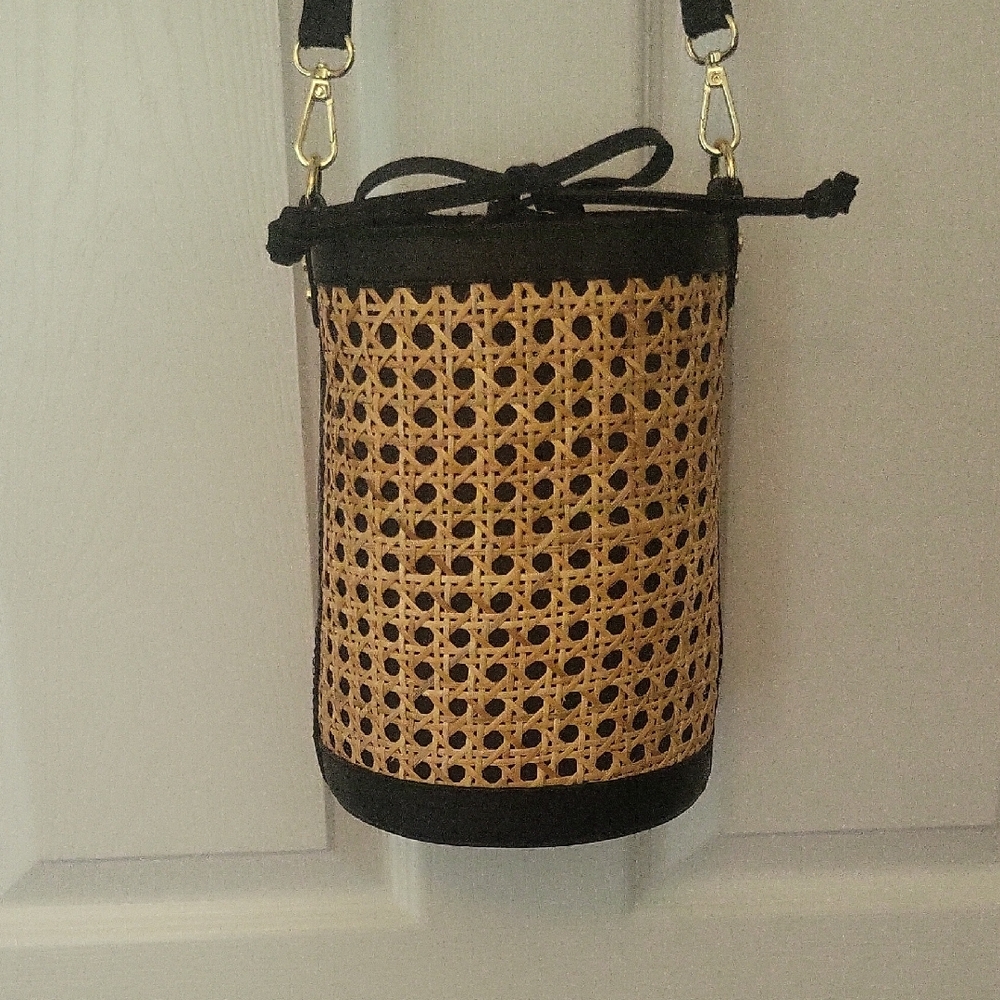 Tommy Bahama Stylish Black and Tan Woven Bucket Bag